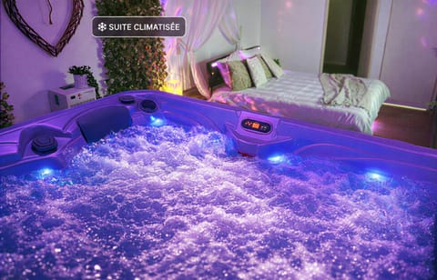 Hot Tub, Bedroom