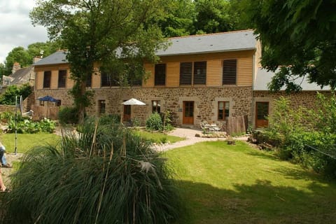 Property building, Day