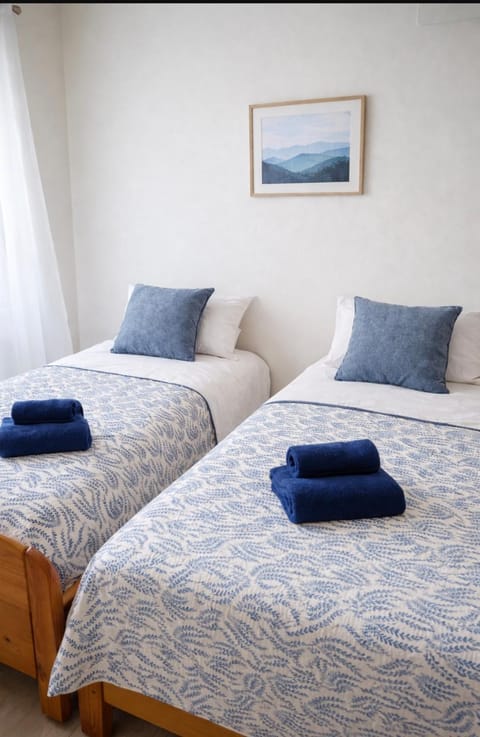 Bedroom, towels