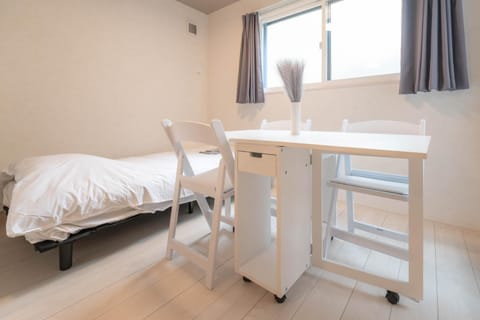 Bed, Dining area