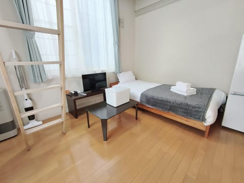 Bed, Living room