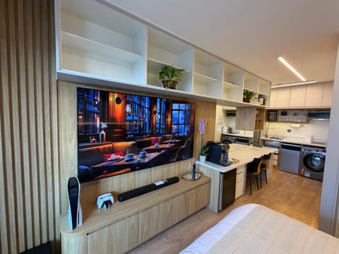 Communal lounge/ TV room, Bed, TV and multimedia, Kitchen or kitchenette, Evening entertainment, Bedroom, dishwasher, minibar, stove, washing machine, dryer