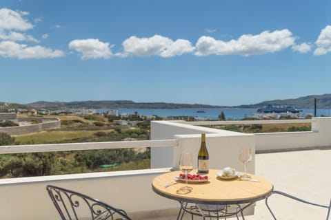 Natural landscape, View (from property/room), Balcony/Terrace, Dining area, Sea view