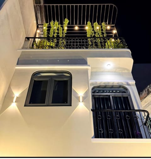 Property building, Facade/entrance, Night, Balcony/Terrace