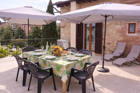 Patio, Day, Balcony/Terrace, Dining area, sunbed