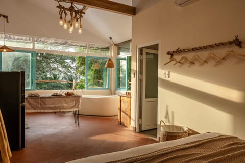 Bed, Living room, Photo of the whole room, Seating area, Bedroom, air conditioner