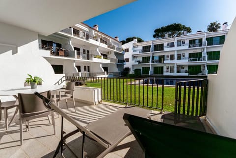 Property building, Garden, View (from property/room), Balcony/Terrace, Balcony/Terrace, Dining area, sunbed
