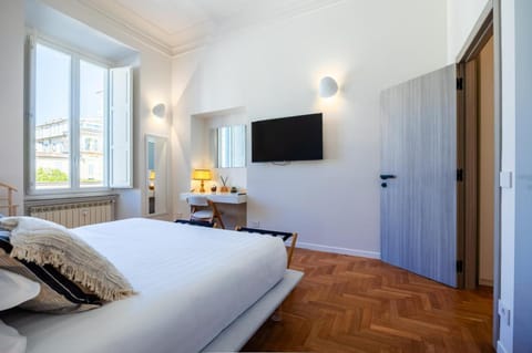 Bed, TV and multimedia, Photo of the whole room, Bedroom, wardrobe