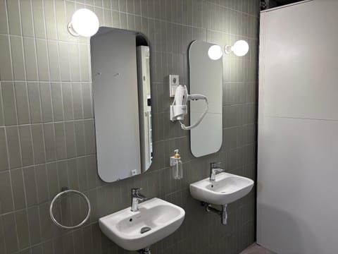 Hostelfly Fira Barcelona Hostel in L'Hospitalet de Llobregat