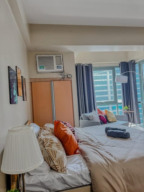 Bed, Living room