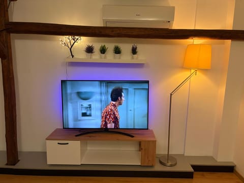 Communal lounge/ TV room, TV and multimedia, Evening entertainment