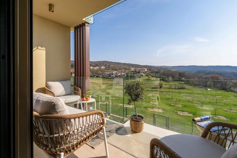 Day, Natural landscape, View (from property/room), Balcony/Terrace, Seating area, Garden view