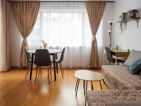 Living room, Photo of the whole room, Seating area, Dining area