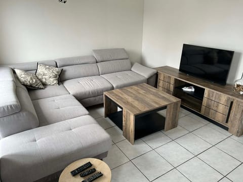 Communal lounge/ TV room, TV and multimedia, Living room, Seating area, Evening entertainment