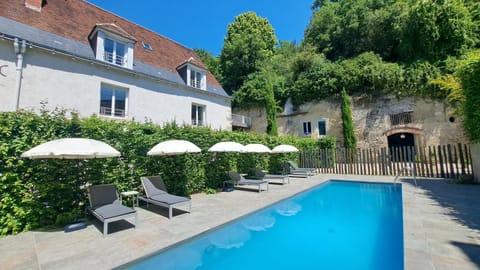Property building, Patio, Spring, Day, Garden, Garden view, Pool view, Swimming pool, sunbed