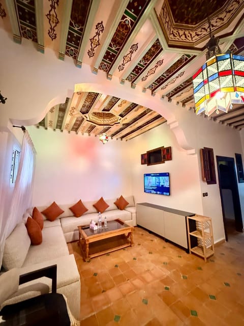 Communal lounge/ TV room, Living room, Seating area, Evening entertainment