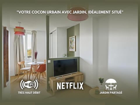 TV and multimedia, Living room, Seating area, Dining area, Logo/Certificate/Sign, Meals, internet