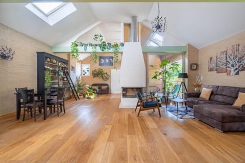 Living room, Seating area