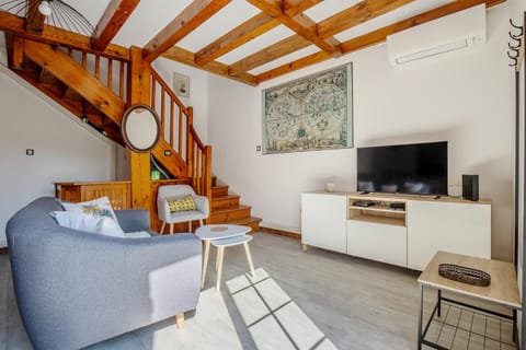 TV and multimedia, Living room, Seating area