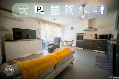 Communal lounge/ TV room, Living room, Seating area