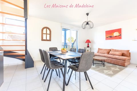 Seating area, Dining area, Garden view