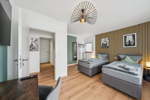 Bed, TV and multimedia, wardrobe