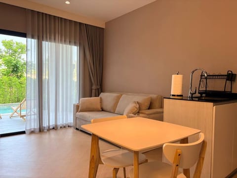 Living room, Seating area, Dining area