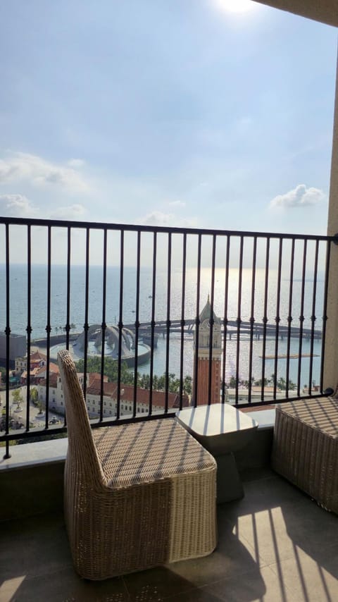 Day, Natural landscape, View (from property/room), Balcony/Terrace, Living room, Seating area, Sea view