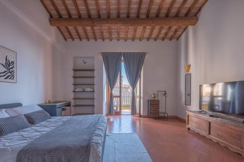 Communal lounge/ TV room, Bed, TV and multimedia, Living room, Photo of the whole room, Seating area, Evening entertainment, Bedroom