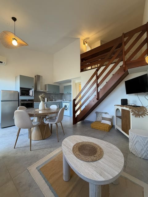 Kitchen or kitchenette, Living room, Dining area