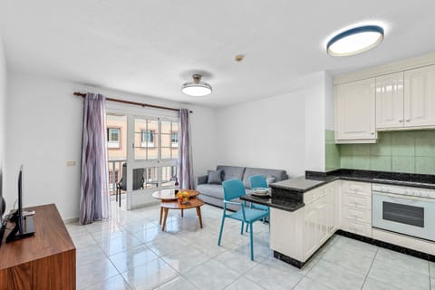 Living room, Photo of the whole room, Seating area, kitchen