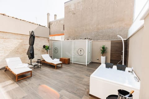 Hot Tub, Solarium, Balcony/Terrace