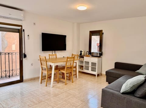 Communal lounge/ TV room, Living room, Dining area