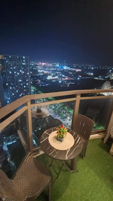 Bird's eye view, View (from property/room), Balcony/Terrace, Seating area, City view