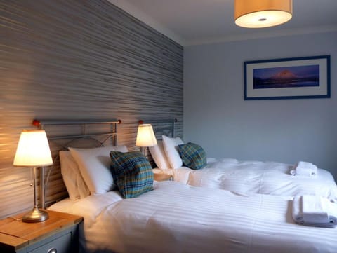 Cherry Tree Cottage Country House in Glencoe