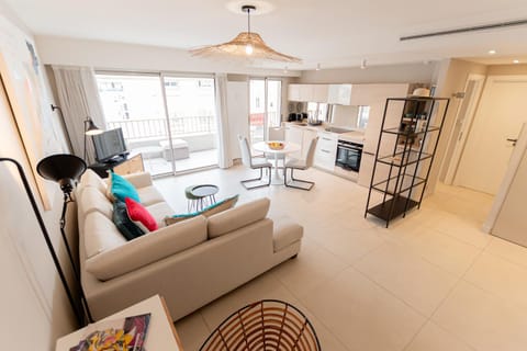 Communal lounge/ TV room, TV and multimedia, Kitchen or kitchenette, Living room, Seating area, Dining area, Evening entertainment, dishwasher, minibar, oven, stove, toaster