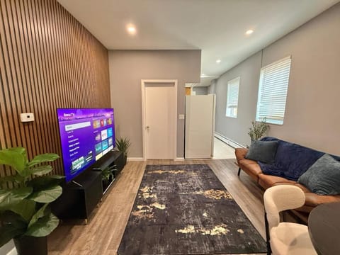 Communal lounge/ TV room, TV and multimedia, Living room, Seating area, Evening entertainment