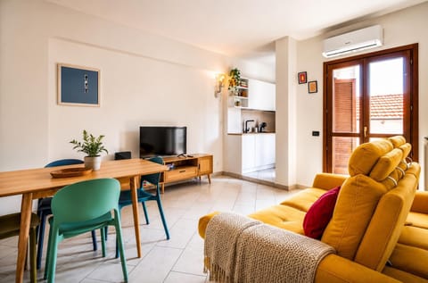 Communal lounge/ TV room, TV and multimedia, Kitchen or kitchenette, Living room, Seating area, Dining area, Evening entertainment
