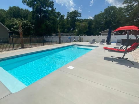 Paradise Retreat Hot tub Dock Drive to Beach House in Ocean Isle Beach