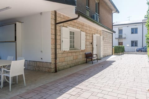 Property building, Day, Garden