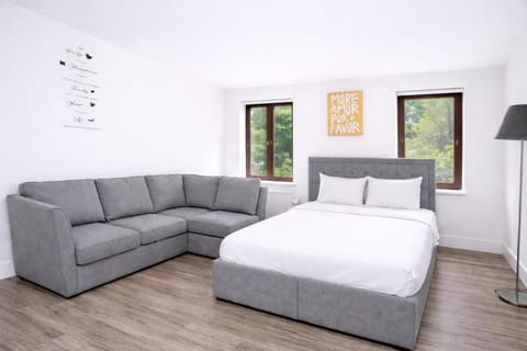 Bed, Seating area, Bedroom