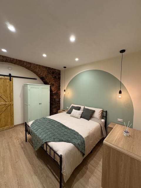 Bed, Photo of the whole room, Bedroom, wardrobe