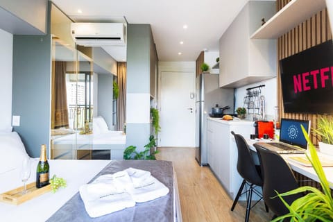 Bed, Kitchen or kitchenette, Dining area, Bedroom, Meals, Dinner