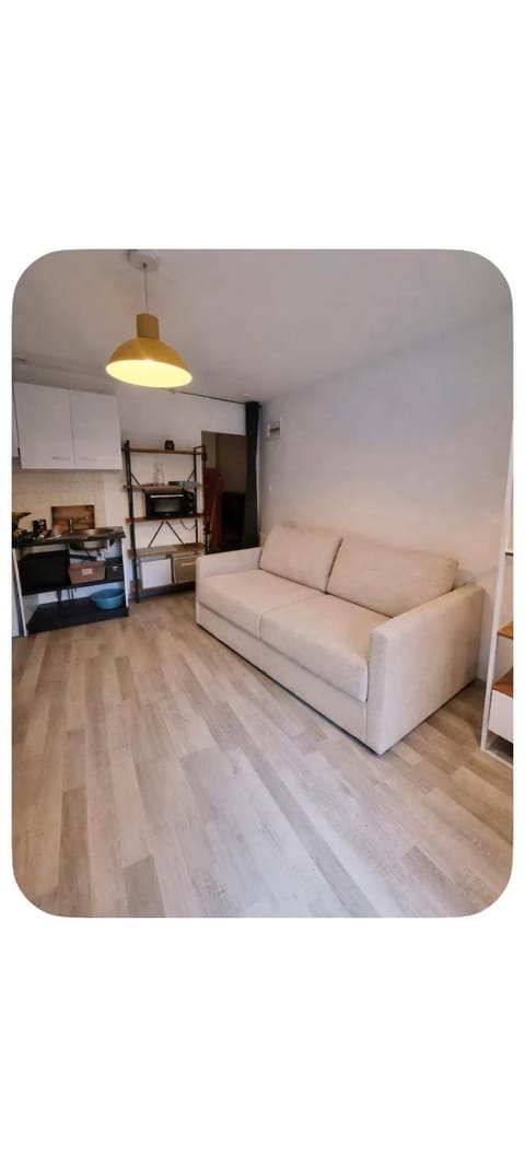 Bed, Photo of the whole room, Seating area