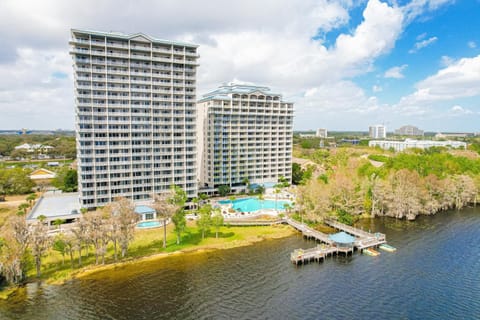 Property building, Day, Natural landscape, Bird's eye view, Lake view