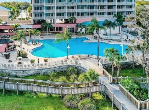 Property building, Day, Natural landscape, Pool view, Swimming pool, Location, sunbed