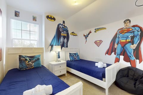 Bed, Photo of the whole room, Seating area, Bedroom