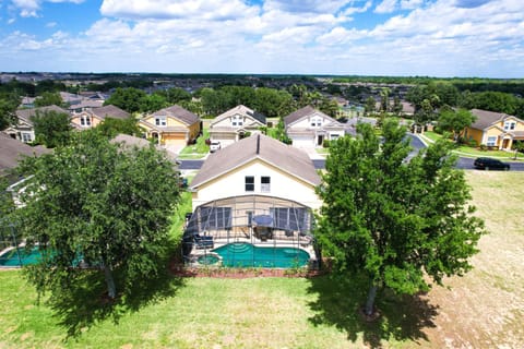 Property building, Day, Natural landscape, Bird's eye view, Pool view, Swimming pool
