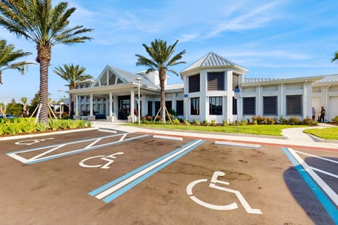 Property building, Day, Facility for disabled guests, Parking, acessibility