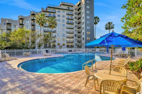 Property building, Day, Pool view, Swimming pool, sunbed